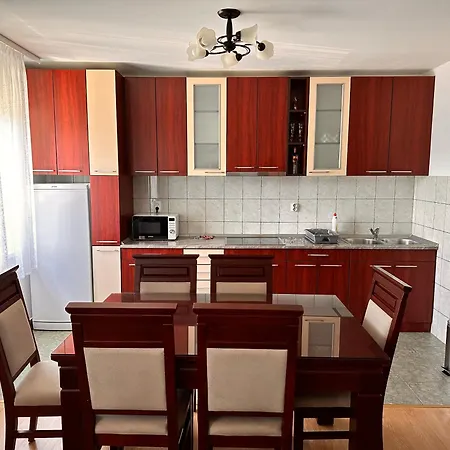 Helena Apartment *