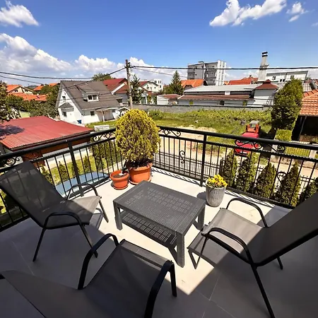 Helena Apartment *