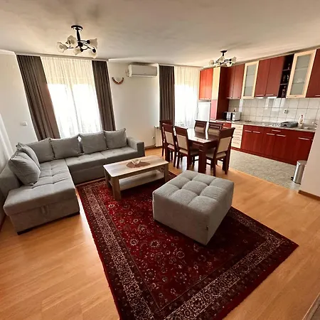 Helena Apartment *