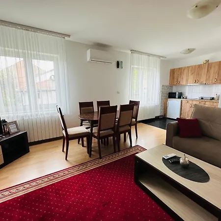 Helena Apartment *